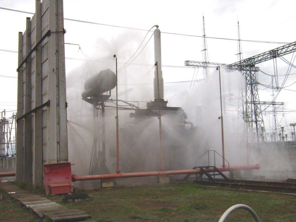 Active water spray fire suppression system protecting high-voltage shunt reactor from overheating and fire risks.
