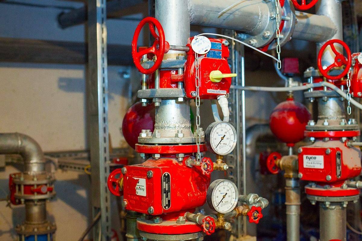 Installed automatic fire sprinkler system designed for efficient fire suppression in commercial buildings.